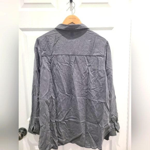 Old Navy Button Down Long Sleeve. Never been worn! SIZE XL - Picture 4 of 4